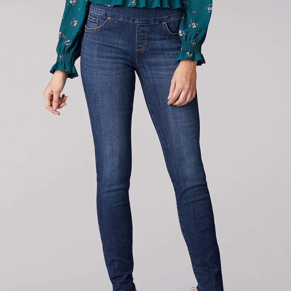 DENIZEN® from Levi's® Women's Pull-On  High-Rise Super Skinny Jeans - Size 14M